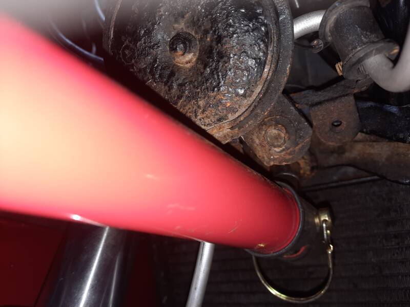 headstock lift located correctly in headstock