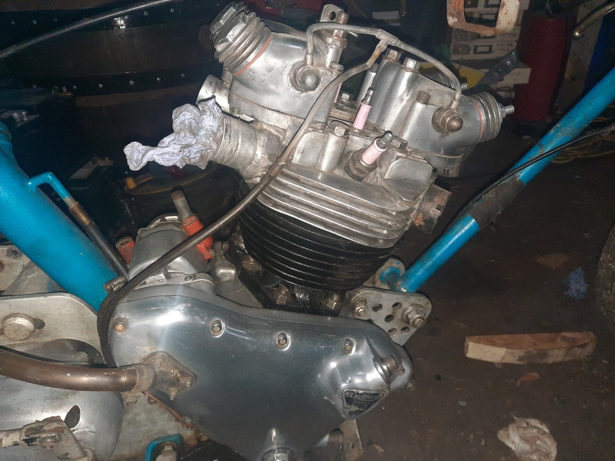 Putting the Triumph Pre-Unit Engine back together pt 2 / Dave's ...