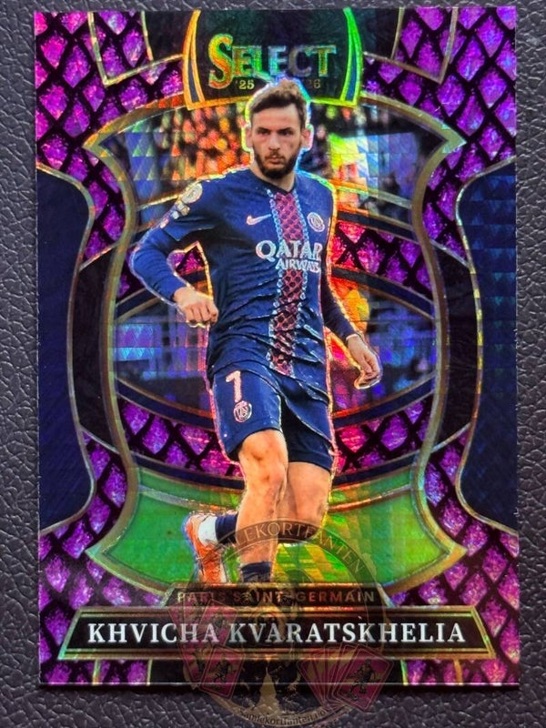 Panini Select Ligue 1 - 25/26 Khvicha Kvaratskhelia nummerert 04/49