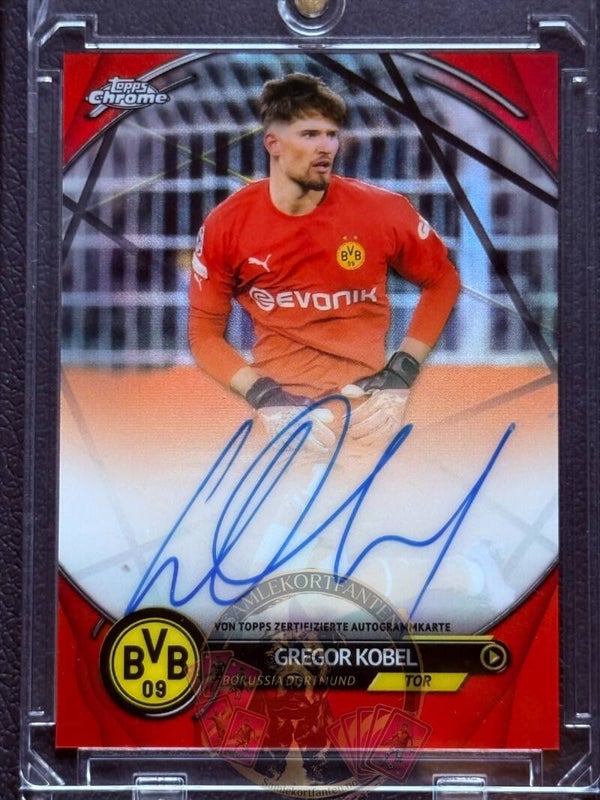 Topps Chrome 2022-23 Gregor Kobel on card auto 4/5