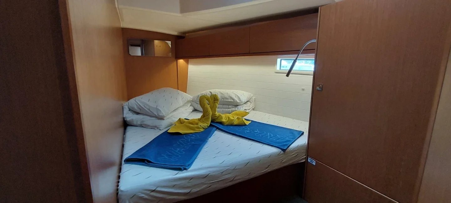 Shared (with a Friend) Forward Cabin with Shared Head