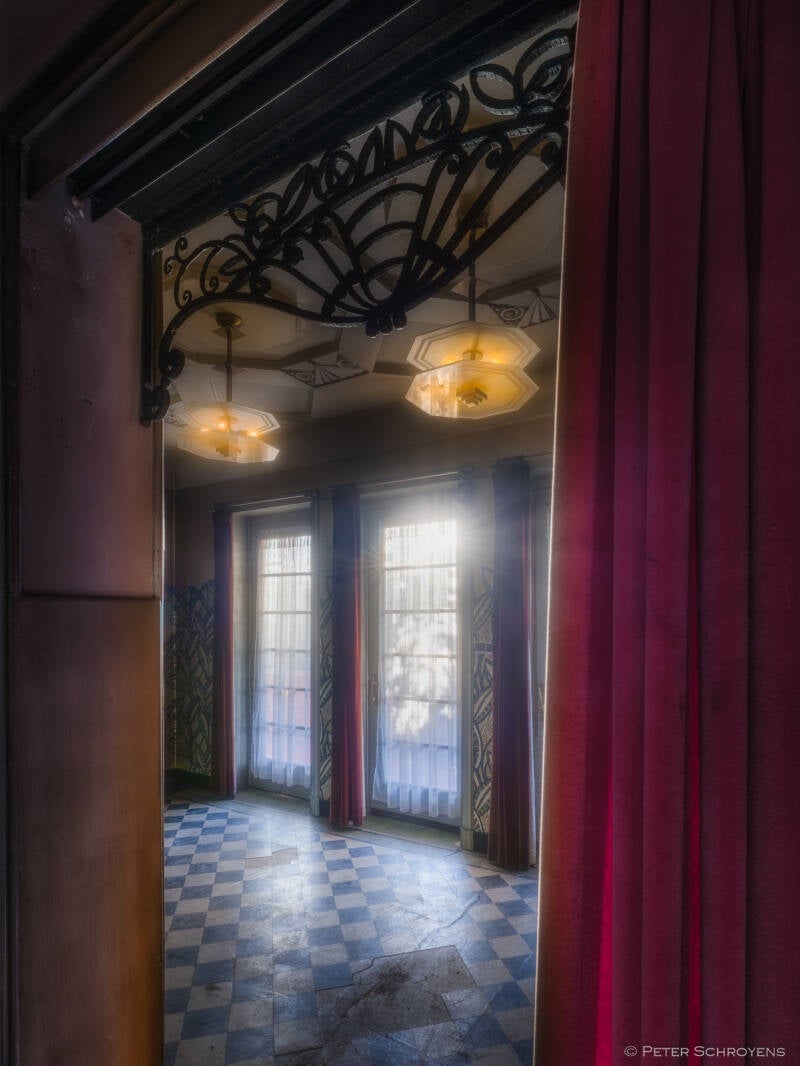 202507haunted_fineart_architecture_photography-villavanboeckel008-standard.jpg