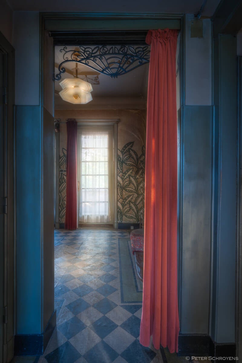 202507haunted_fineart_architecture_photography-villavanboeckel017-standard.jpg