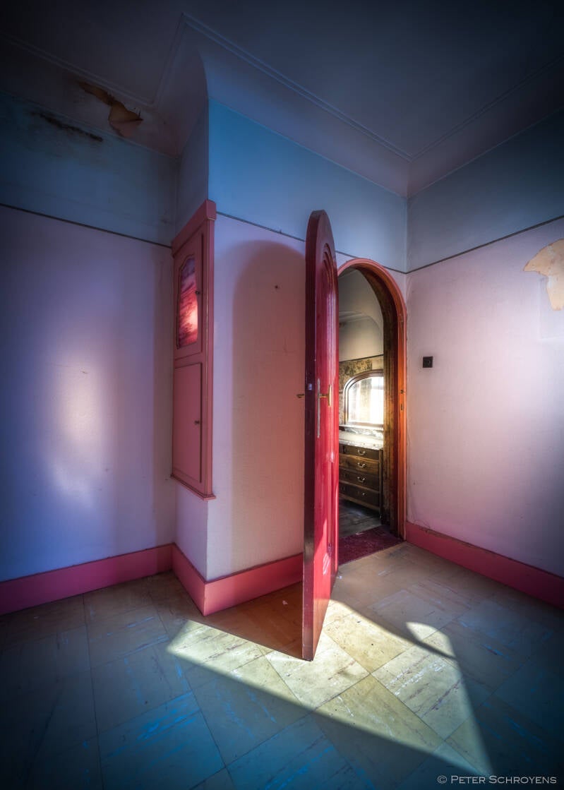 202508haunted_fineart_architecture_photography-villavanboeckel020-standard.jpg