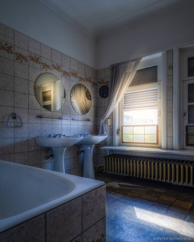 202508haunted_fineart_architecture_photography-villavanboeckel022-standard.jpg