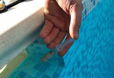 Check for leak in swimming pool