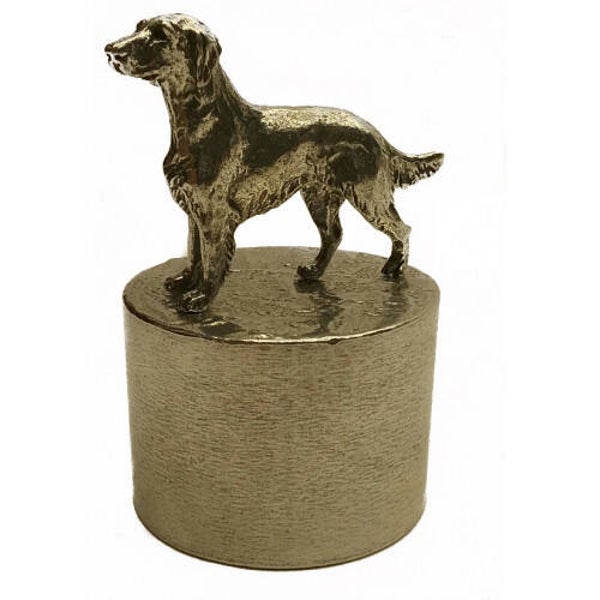 Urn Flatcoated retriever