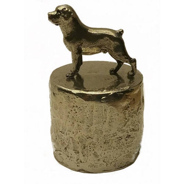 Urn Rotteiler gecoupeerd