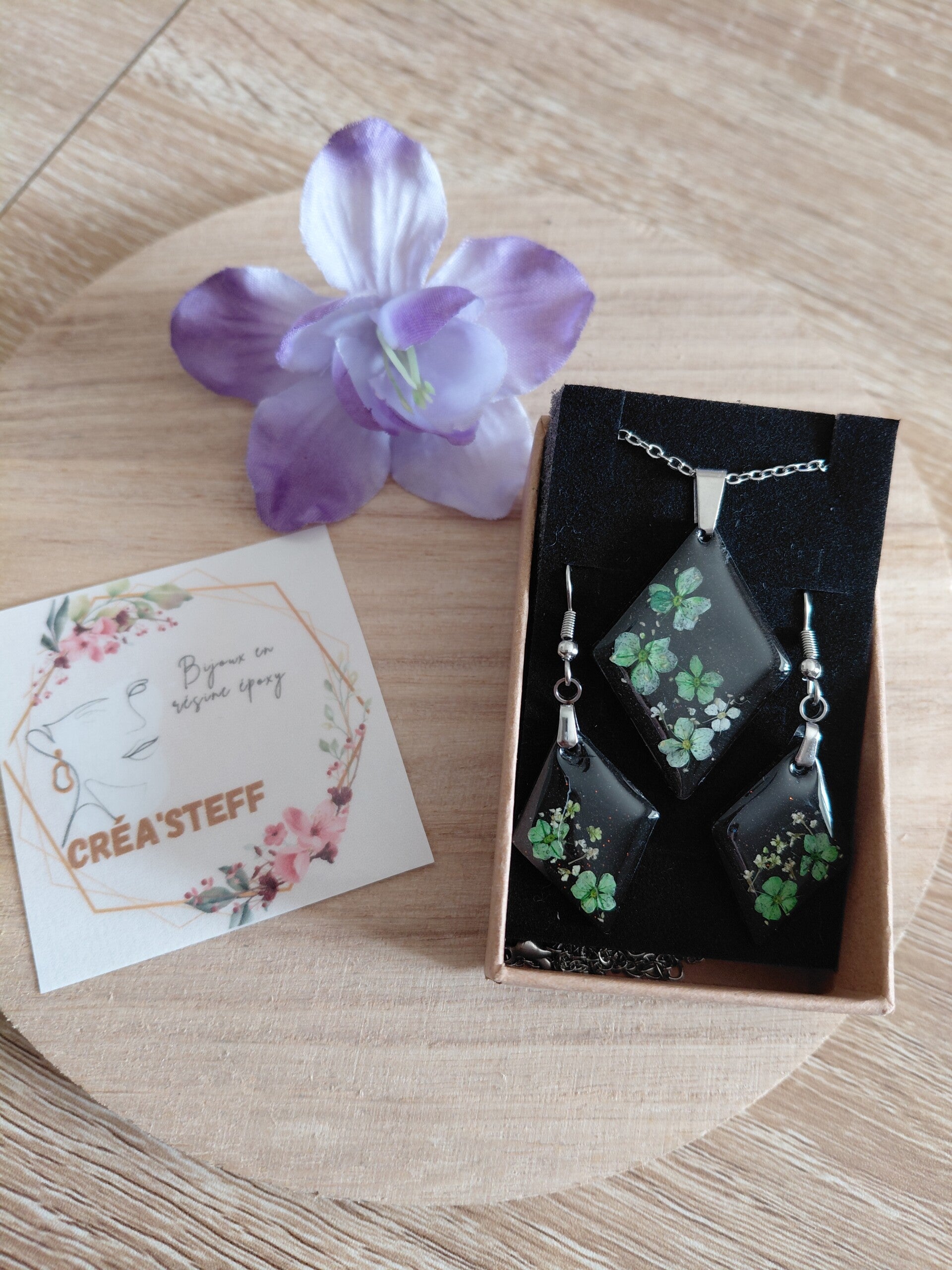 collier et boucles d'oreilles