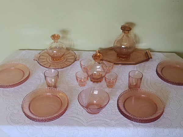 Service à liqueur en verre rose