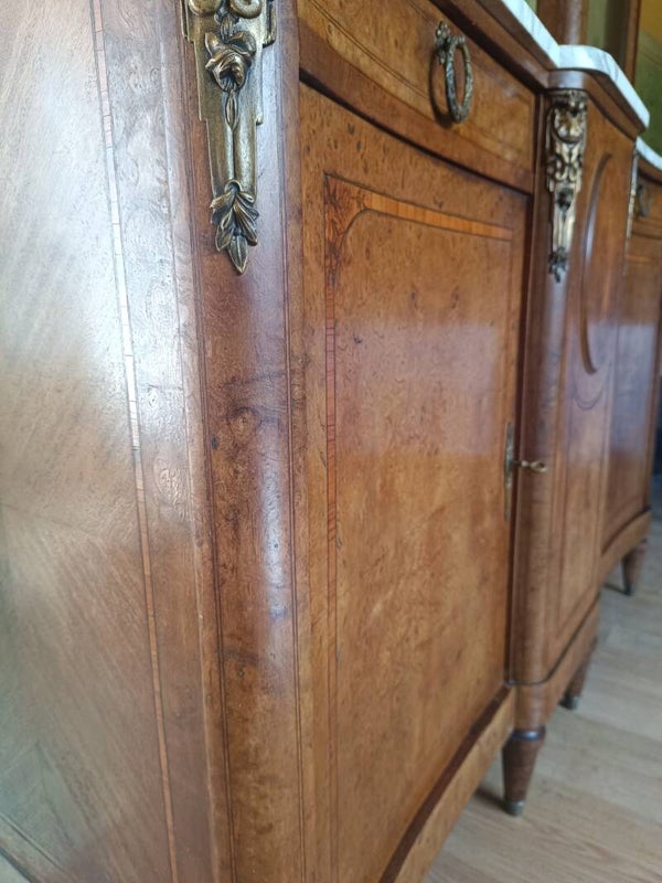 Buffet vitrine style Louis XVI