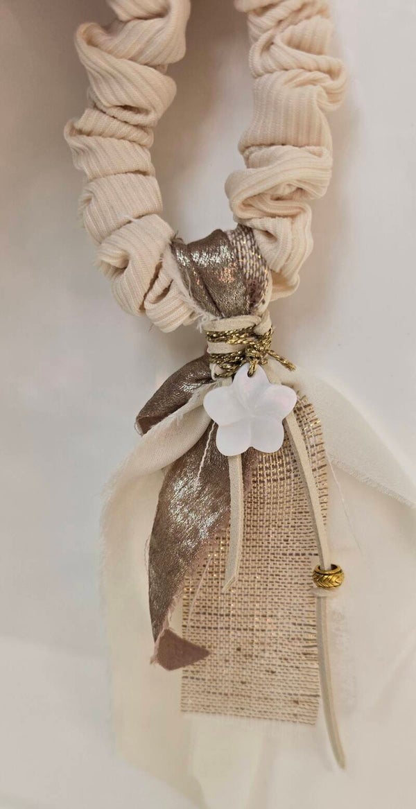 Mibiza Scrunchie | White Flower