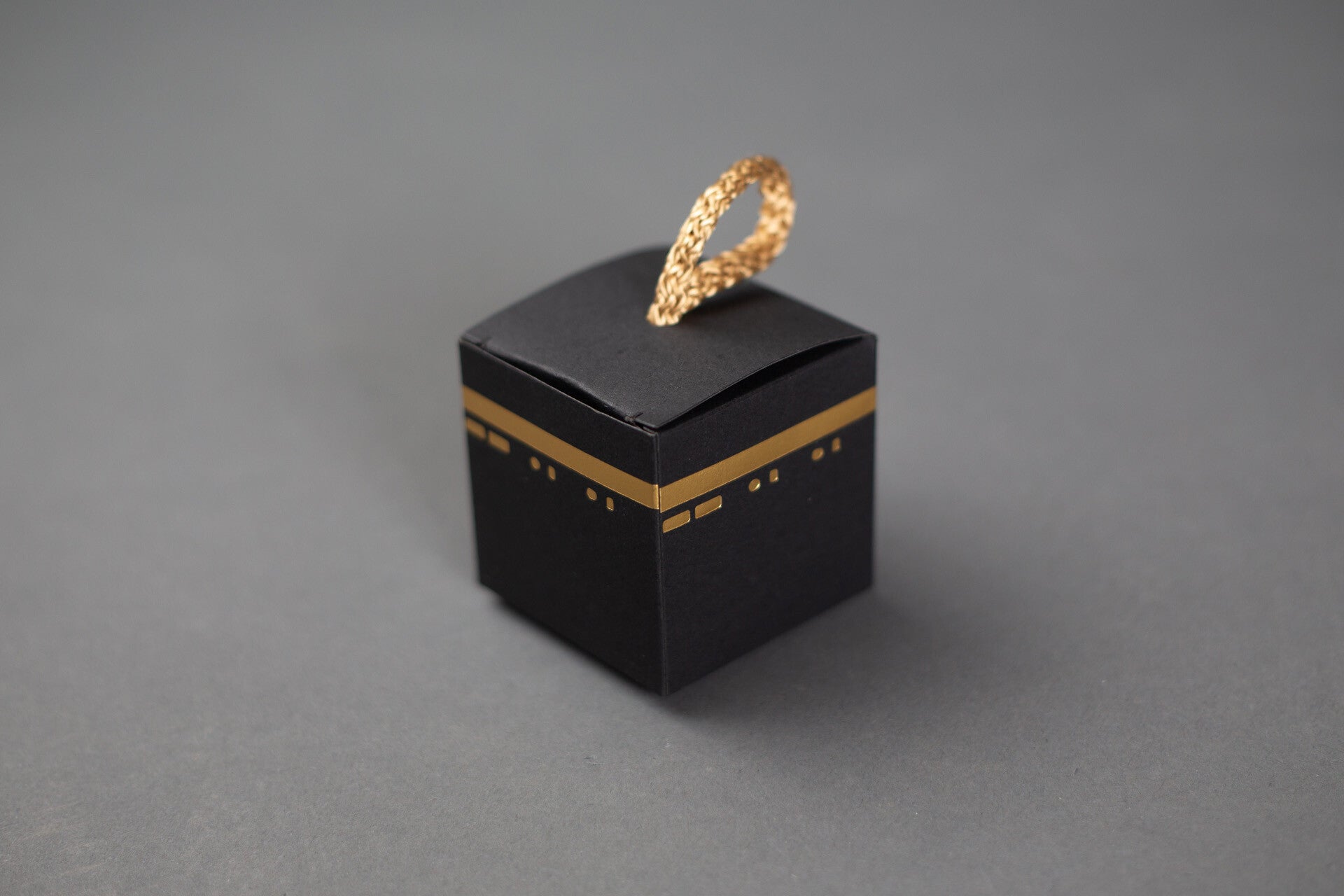 kabbah doosje gevuld met 1 Ferrero Rocher chocolade