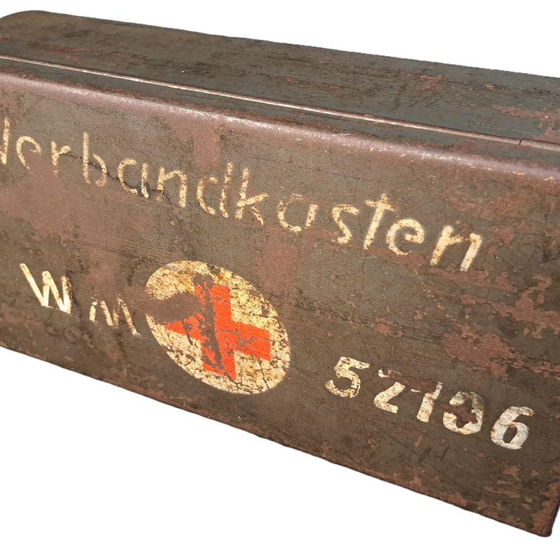 Verbandtrommel voor in een voertuig van de Kriegsmarine, achtergebleven in Groningen