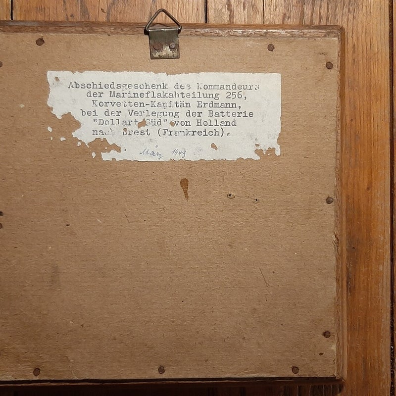 Tegeltje als cadeau aan Batterie Dollart-Süd voor hun vertrek naar Brest in Frankrijk