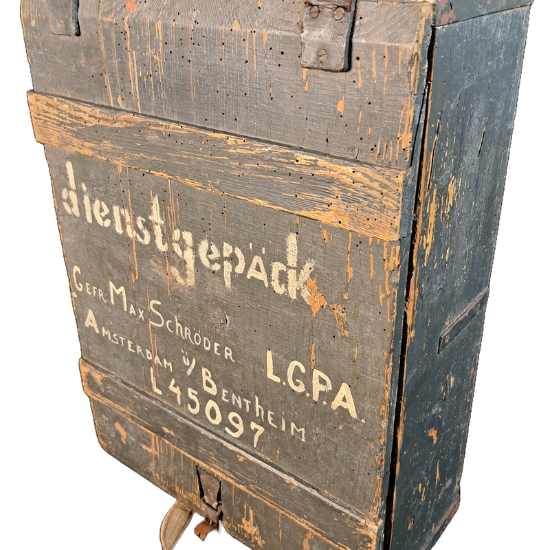 Dienstgepäck Luftwaffe militair, achtergebleven in Ten Boer