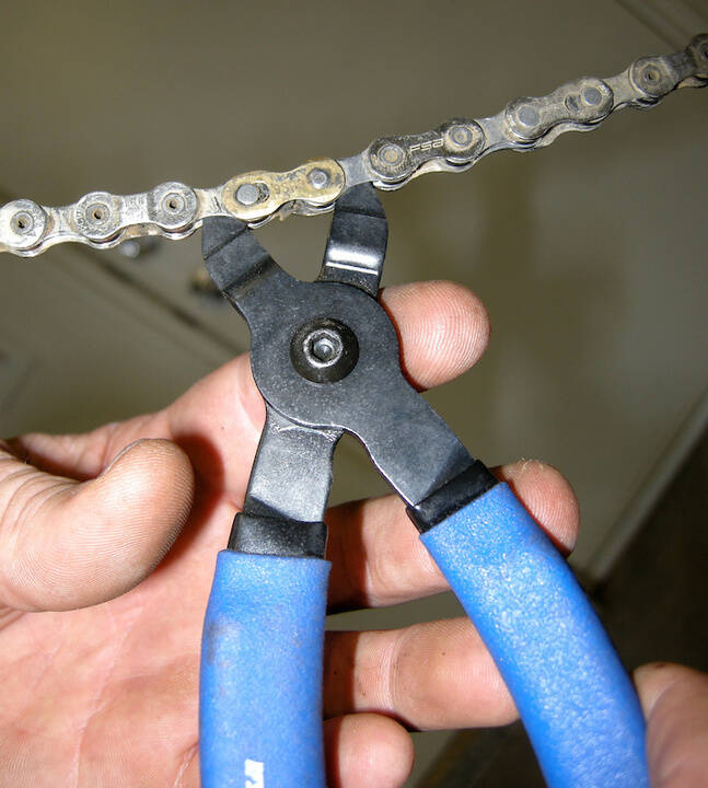 Oban Cycles  fitting & repairing chains