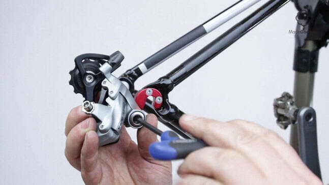 Oban Cycles fitting and adjusting rear gears