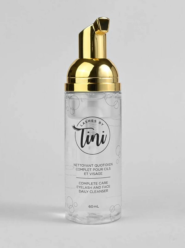 Nettoyant quotidien complet pour cils et visage