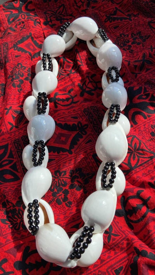 Collier double coquillages, perles noires