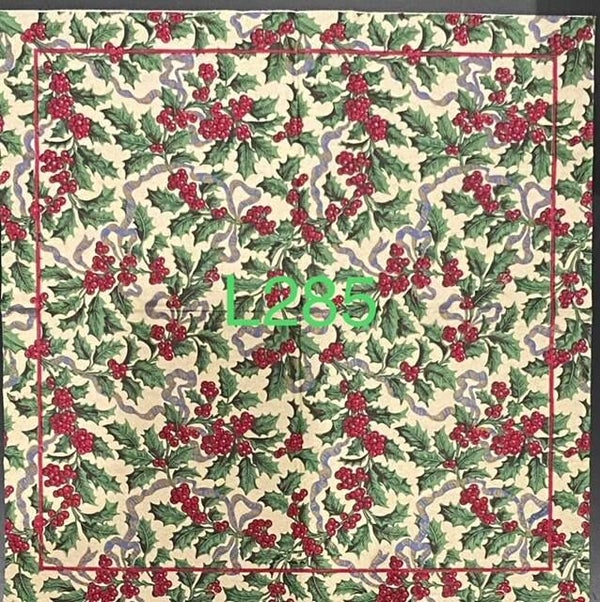 Christmas (L285) - Holly and Berry Wallpaper