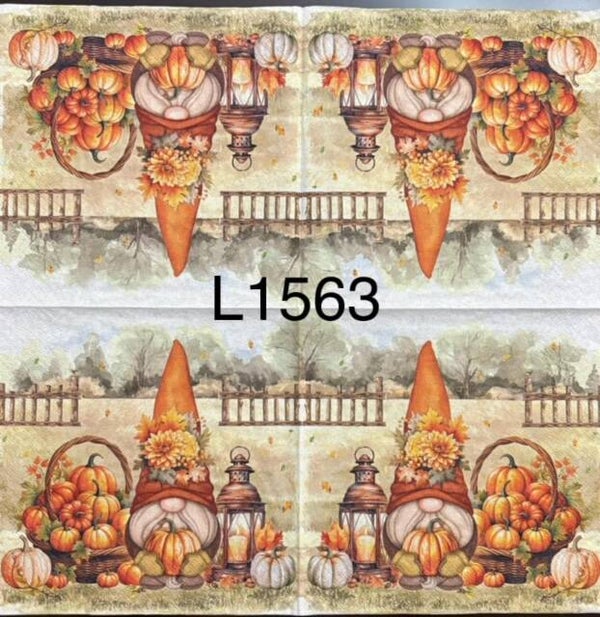 Gnomes (L1563) - Autumn Gnome with Pumpkins