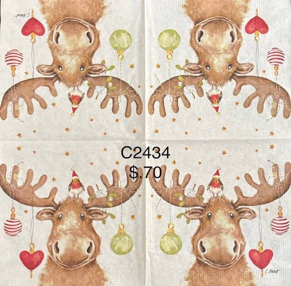 Christmas (C2434) - Reindeer with Ornaments and a Robin on its Head