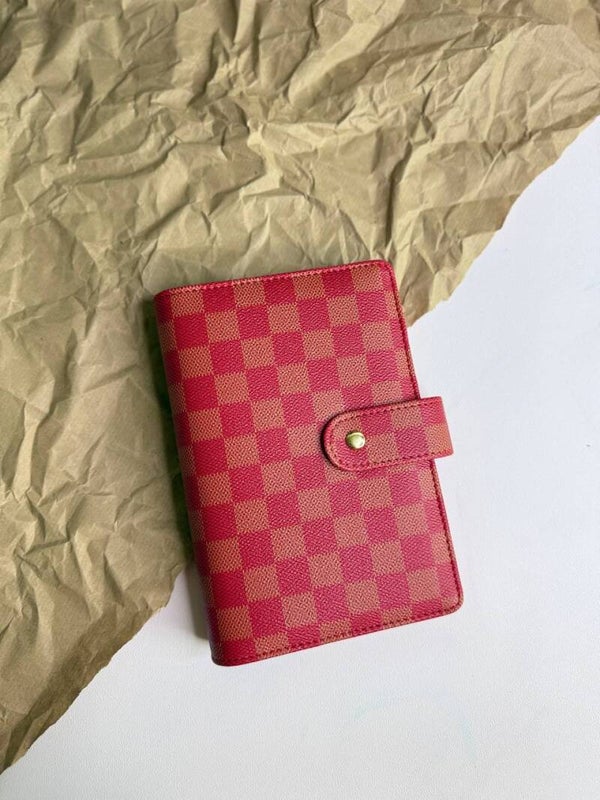 A6 Budget Binder Red im Karomuster