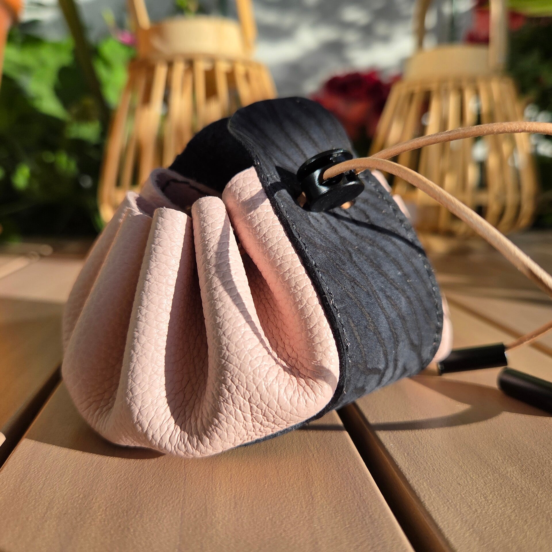 Bourse en cuir rose et noir
