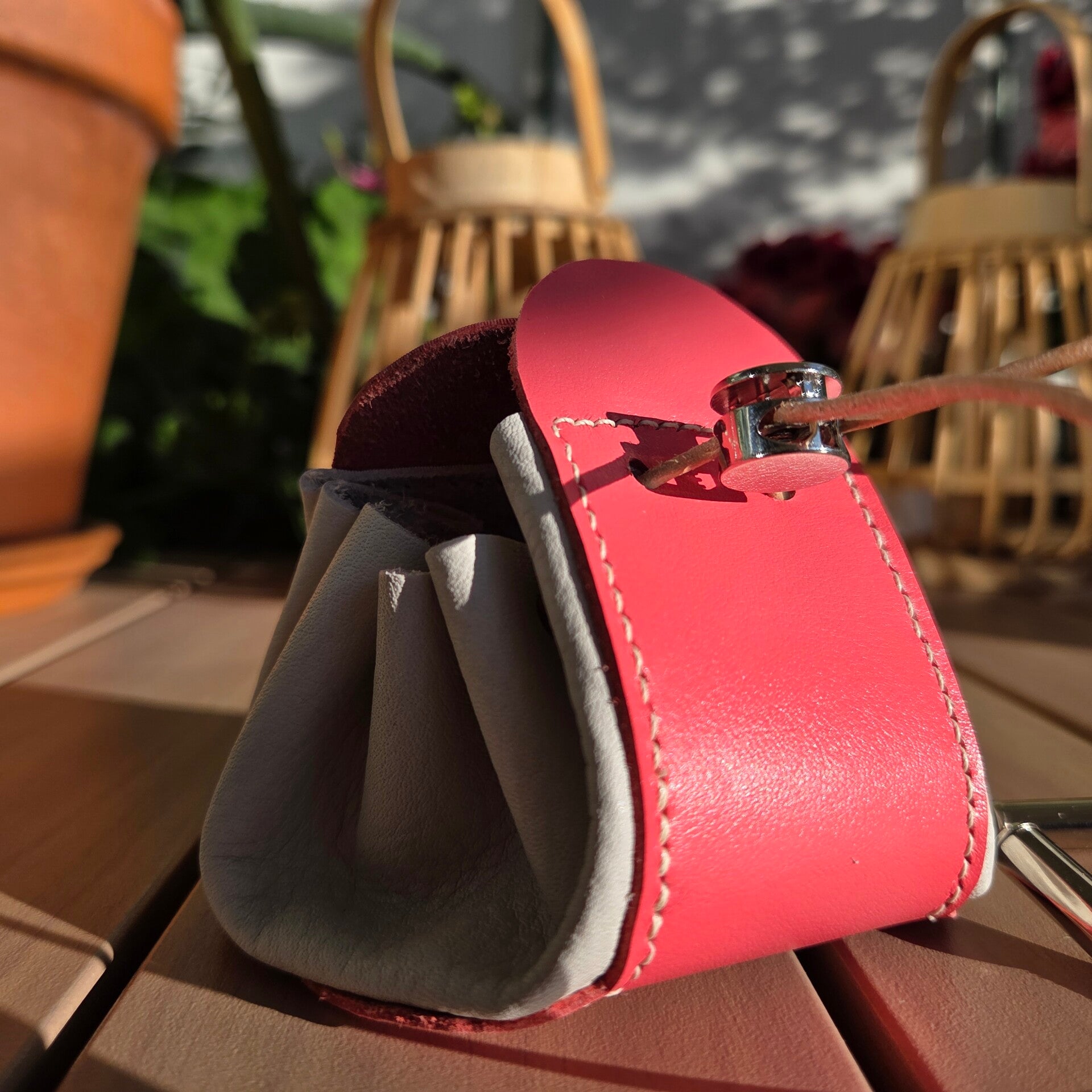 Bourse en cuir souple blanc cassé et rose