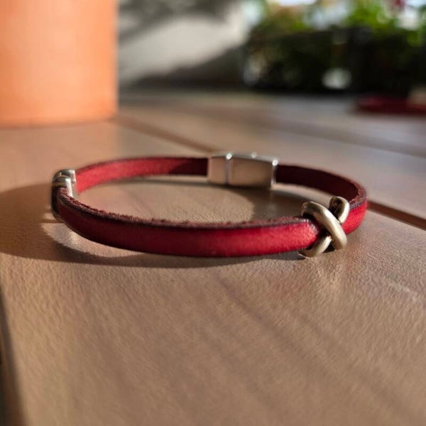 Bracelet cuir rouge coulissant 2 croix