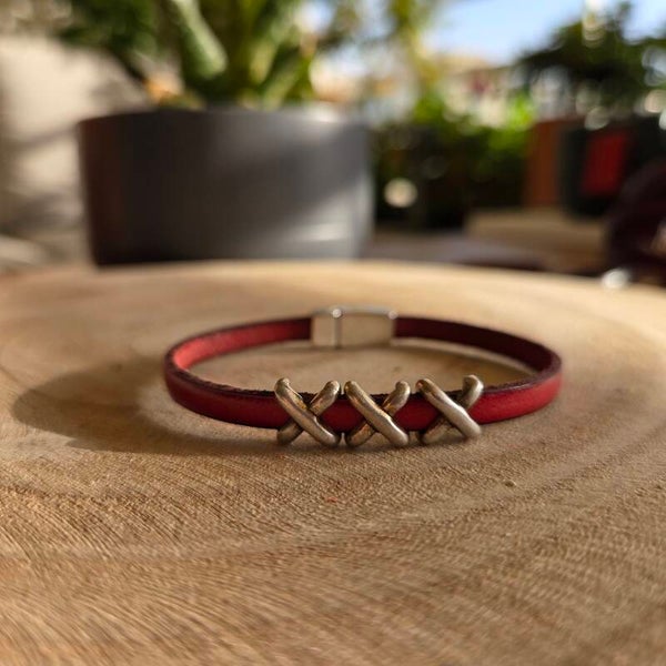 Bracelet cuir rouge coulissant croix