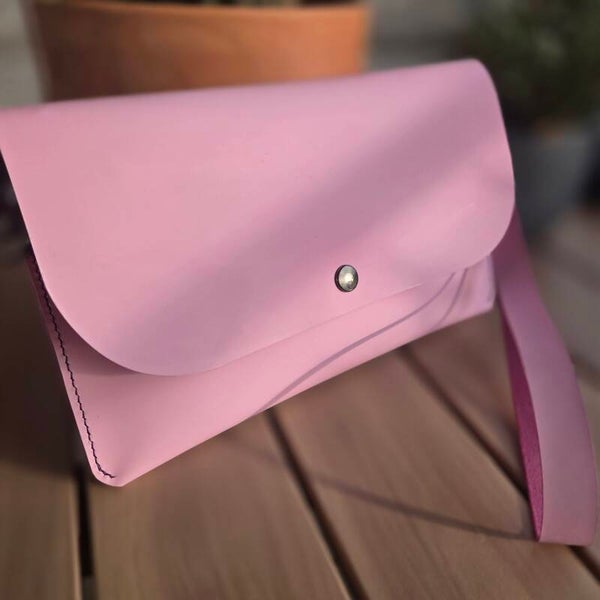 Pochette cuir gommé rose