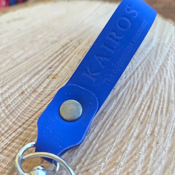 Porte-clés couleur bleu gommé