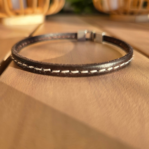 Bracelet cuir coutures contrastantes