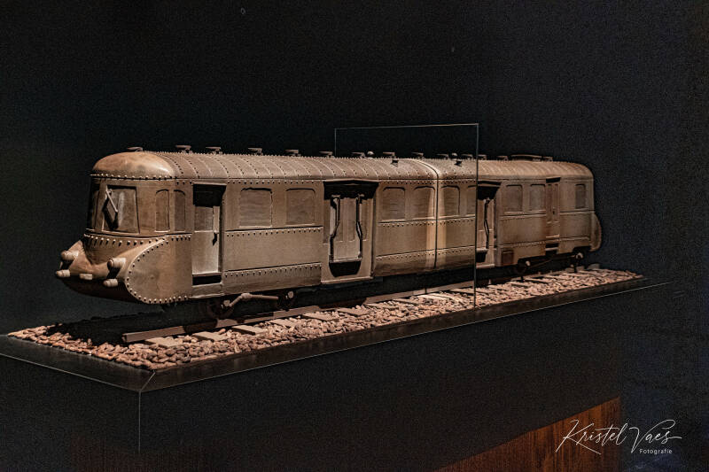 trainworld187van647.jpg
