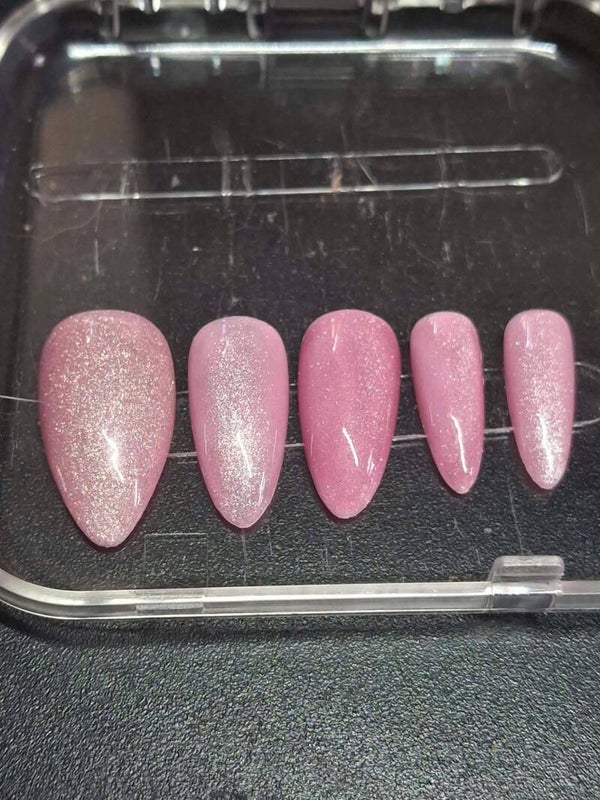 Rose cat eyes
