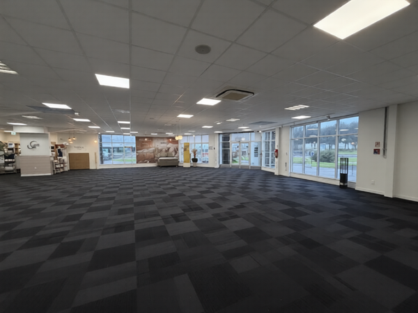 LOCATION LOCAL COMMERCIAL 700 M2-BEGLES 33130 - 06/2026
