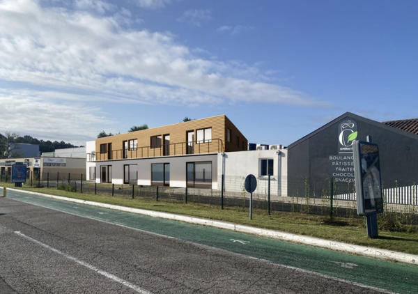 LOCAL COMMERCIAL, 160 m², CESTAS 33610. Réf : LP252