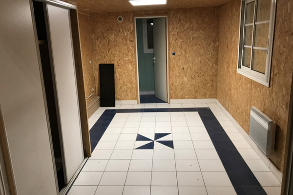 LOCAL D'ACTIVITÉ, 190 m², SALLES 33770. Réf : LP290