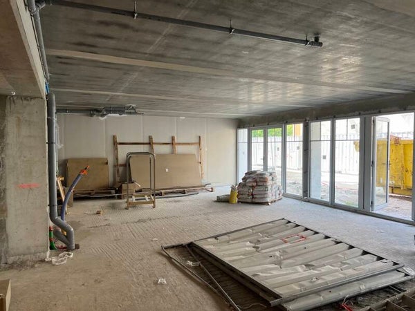 LOCAUX COMMERCIAUX 266 M2 - GUJAN MESTRAS 33470. Réf : LP262