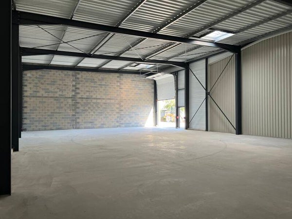 LOCAL D'ACTIVITÉ 348 m2 - MIOS 33380. Réf :  LP198