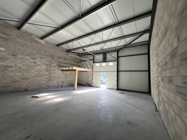 ENTREPÔT 100 m2 - AUDENGE 33980. Réf : LP211