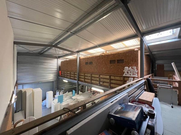 LOCAL D'ACTIVITÉ 563 M2 - MIOS 33380. Réf : LP237