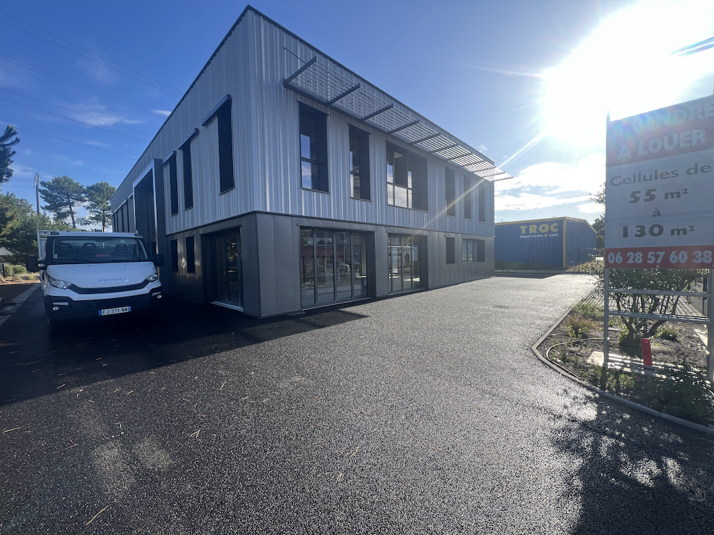 LOCAL COMMERCIAL 160 M2 - GUJAN MESTRAS 33470. Réf : VP281