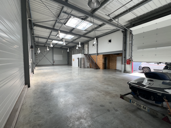 LOCAL D'ACTIVITE 376 M2 - REFLP388 - AUDENGE 33980