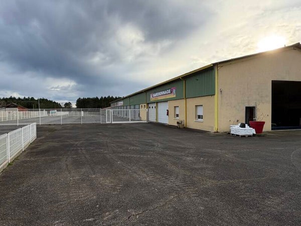 MIMIZAN 40170 - BATIMENTS DE STOCKAGE 5500 M2 ET FONCIER 19000 M2 - Réf VP461