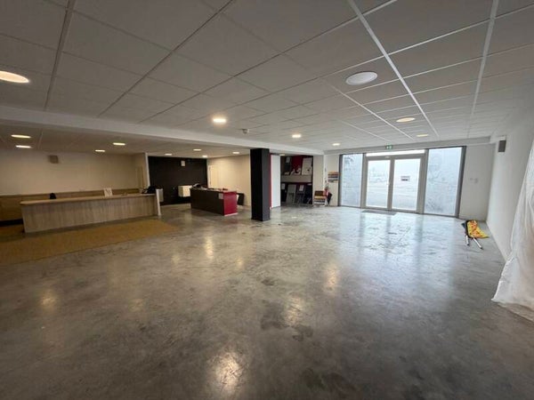 LOCAL COMMERCIAL 455 M2 - LA TESTE DE BUCH 33260 - REFLP467