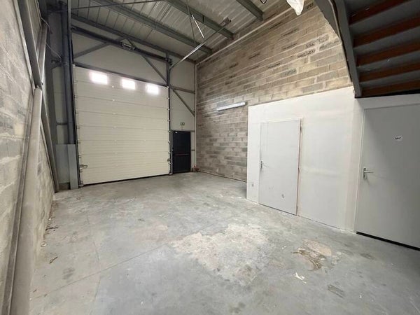 LA TESTE DE BUCH 33260 - LOCAL PROFESSIONNEL AVEC BUREAUX  130 M2 - Réf VP493