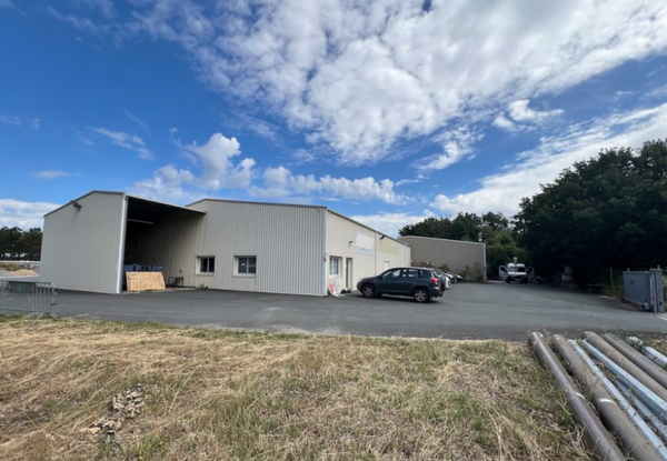 BÂTIMENT INDUSTRIEL 650 m2 - ESCOURCE 40210. Réf : VP183